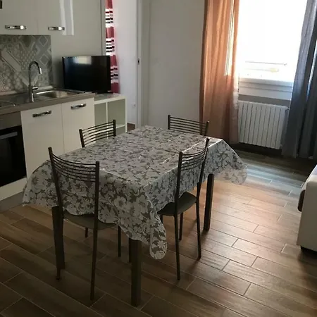 Santa Croce,14 Apartment *